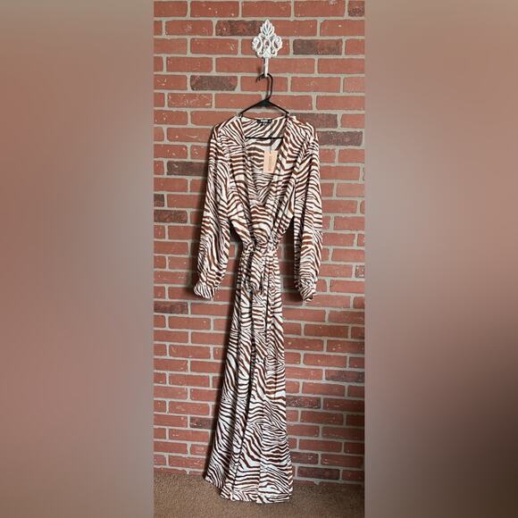 Missguided | NWT Zebra Long Sleeve V-Neck Maxi Dress - Picture 1 of 9